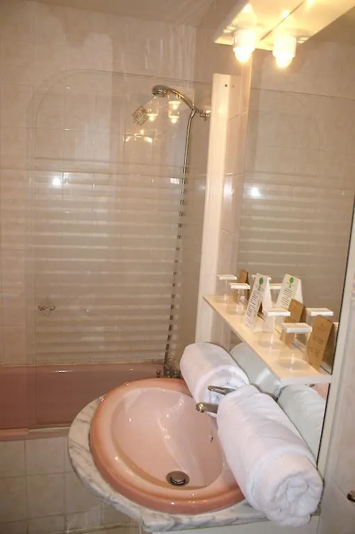 Hotel Celeste Bagnères-de-Luchon 2*,